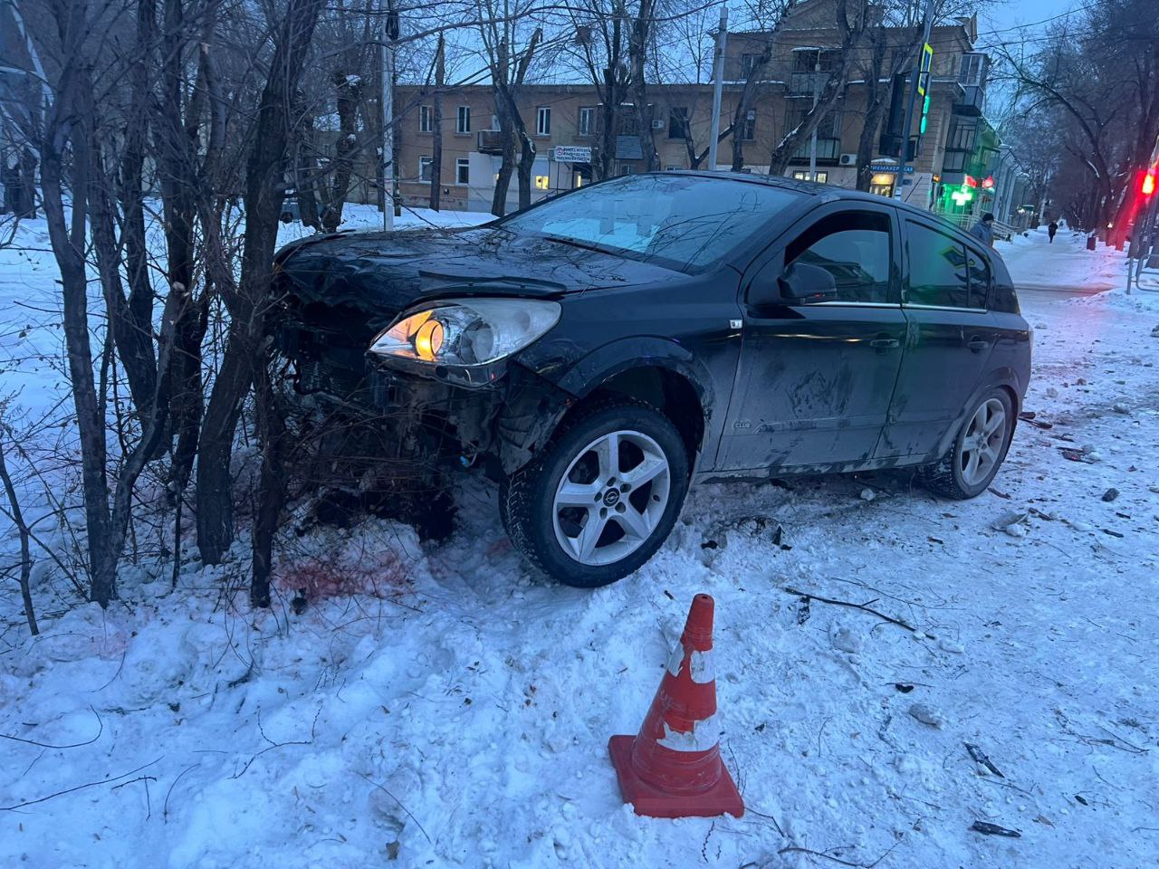 В Челябинске иномарка вылетела на тротуар и сбила пешехода*