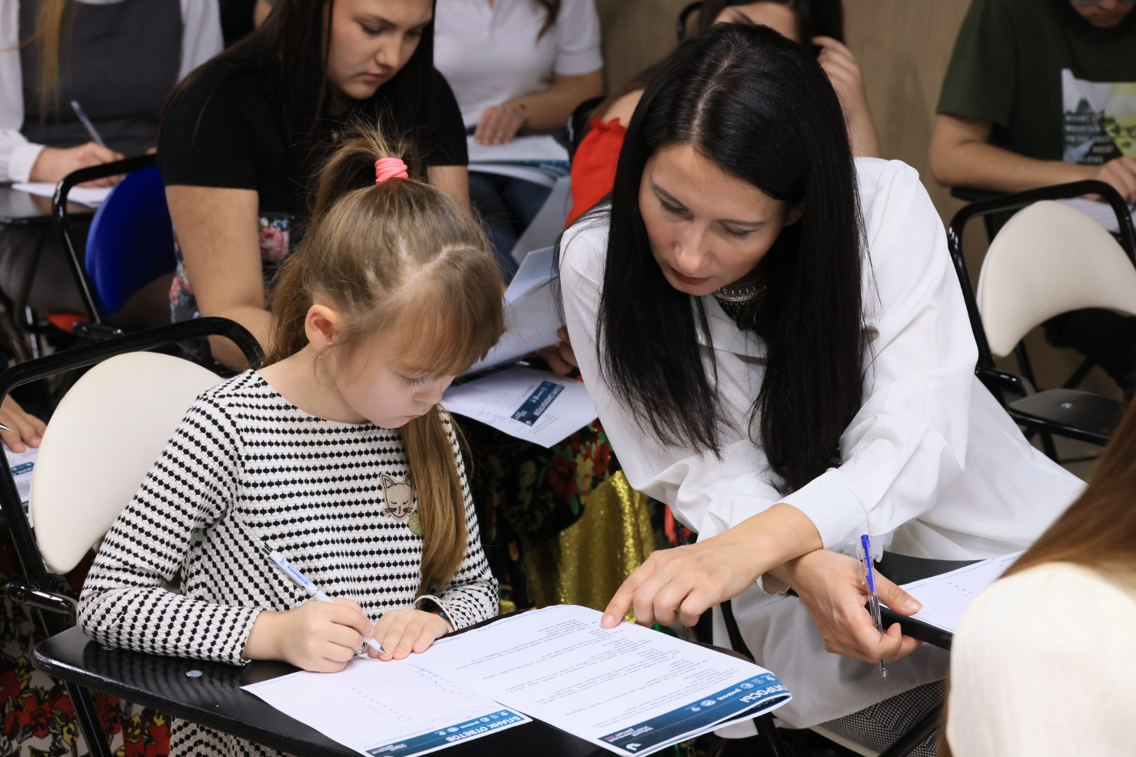 В народных костюмах за знаниями: челябинцы написали этнографический диктант