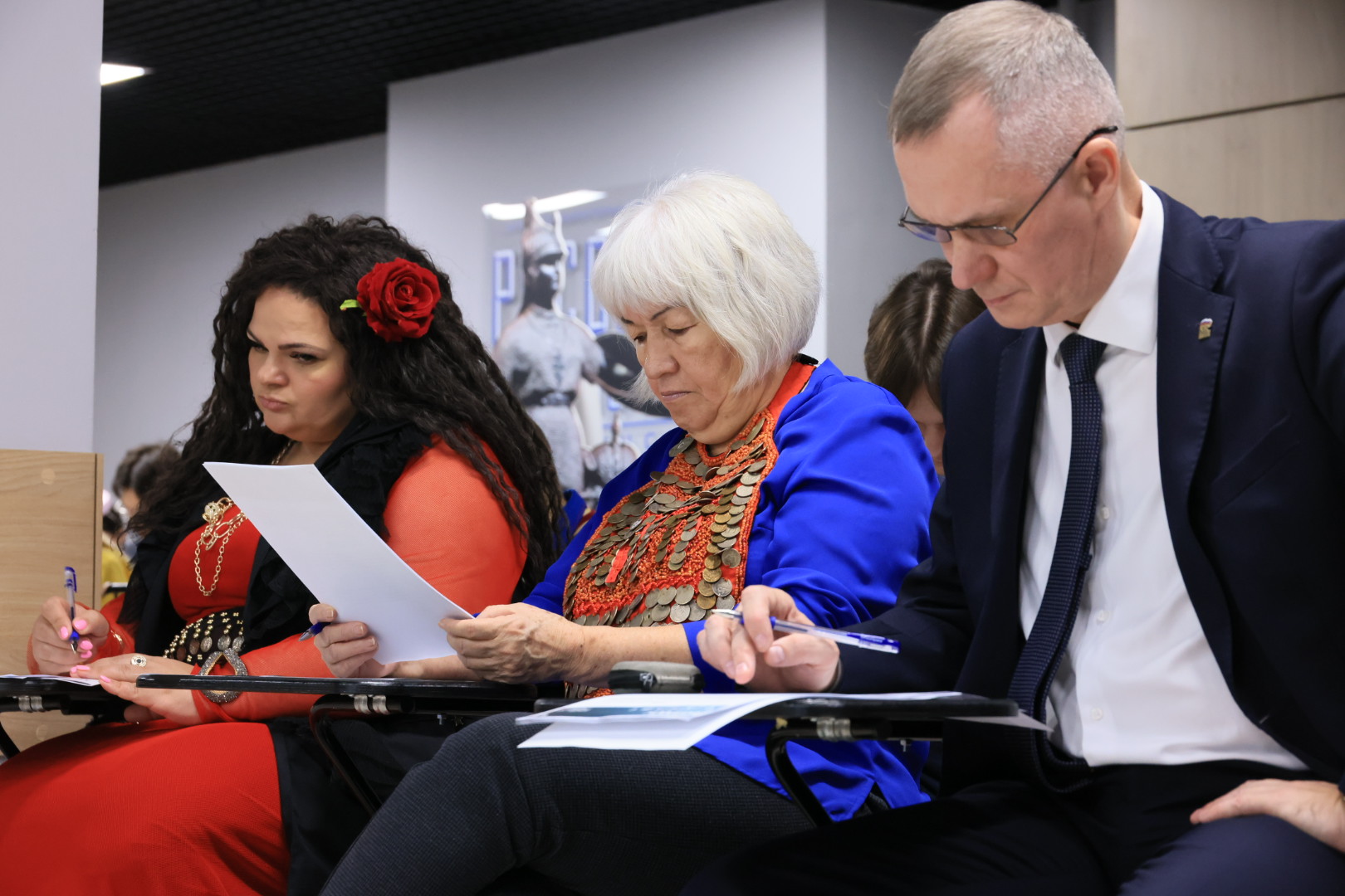 В народных костюмах за знаниями: челябинцы написали этнографический диктант