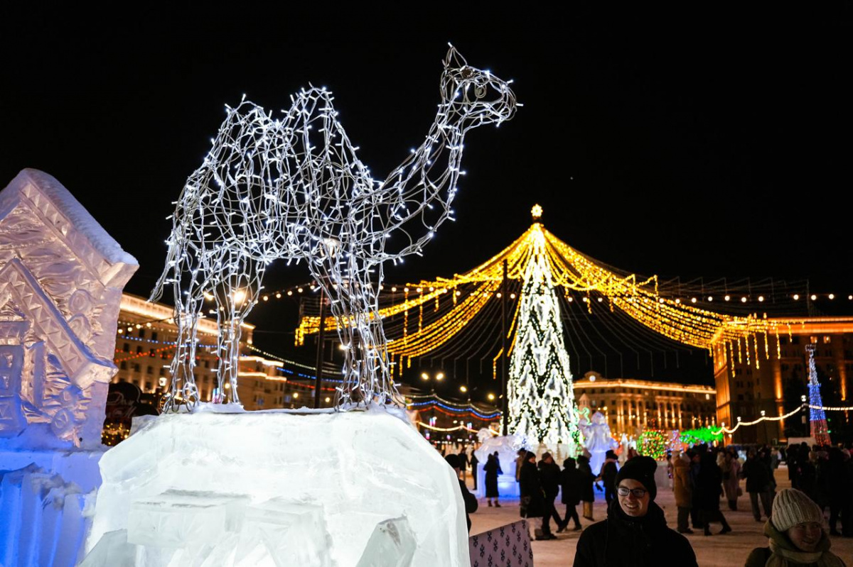 Ледовый городок в Челябинске продлит работу в новогоднюю ночь*