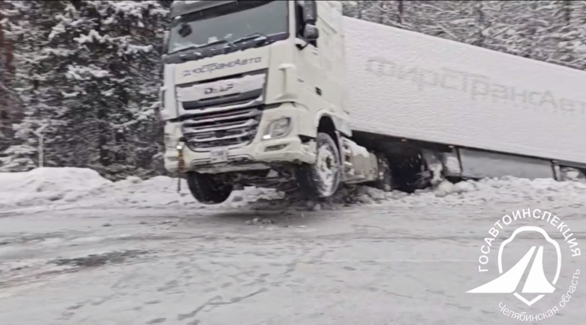 Авария с грузовиком перекрыла проезд по М-5 в Челябинской области*