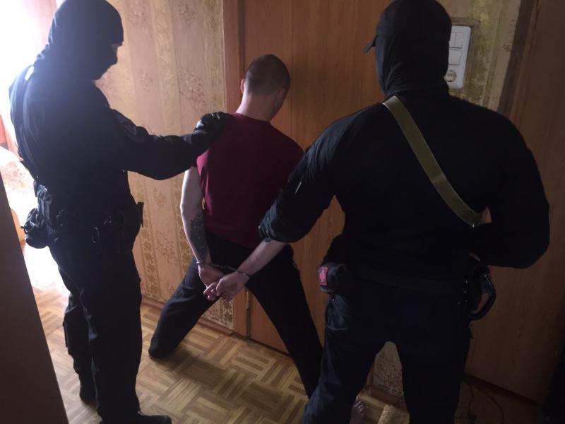 В Челябинске парень с ножом ограбил две точки по выдаче «быстрых денег»