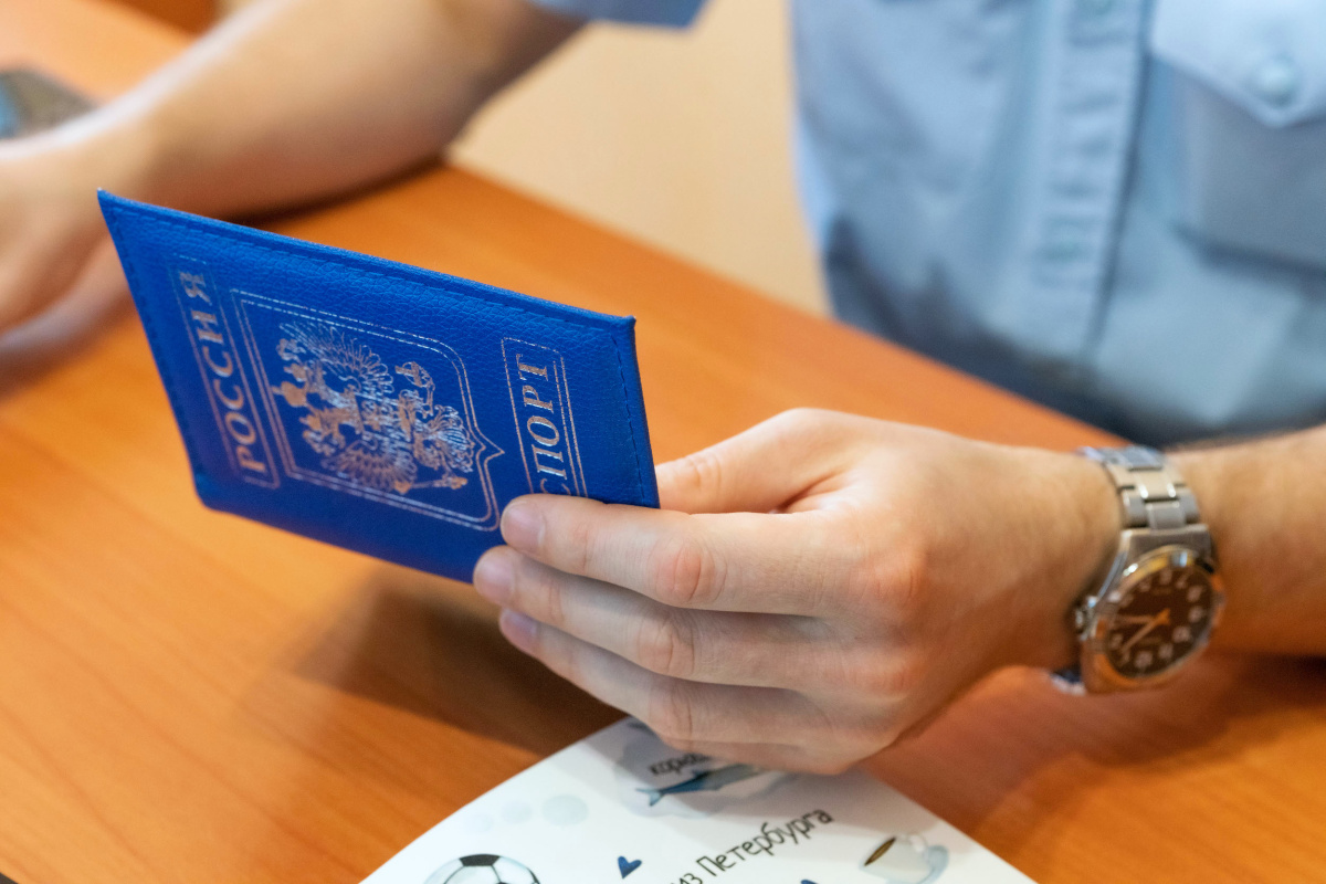 Челябинцы побили рекорд по оформлению загранпаспортов*