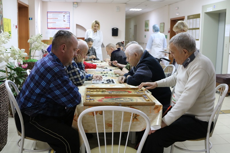 В геронтологическом центре Челябинска развивают способности своих жильцов