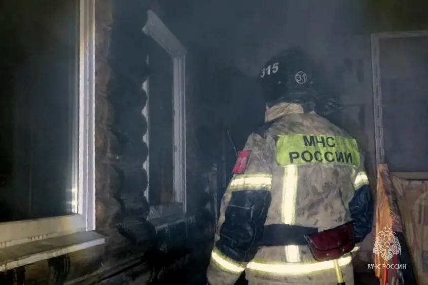 Мужчина заживо сгорел на пожаре в частном доме в Троицке*