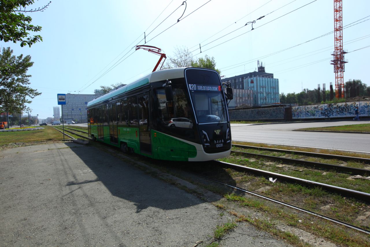 Неизвестные обстреляли трамвай в Челябинске*