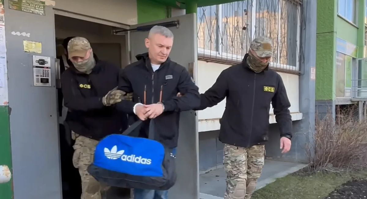 Куратор челябинских ЧОП из Росгвардии попался на взятках*