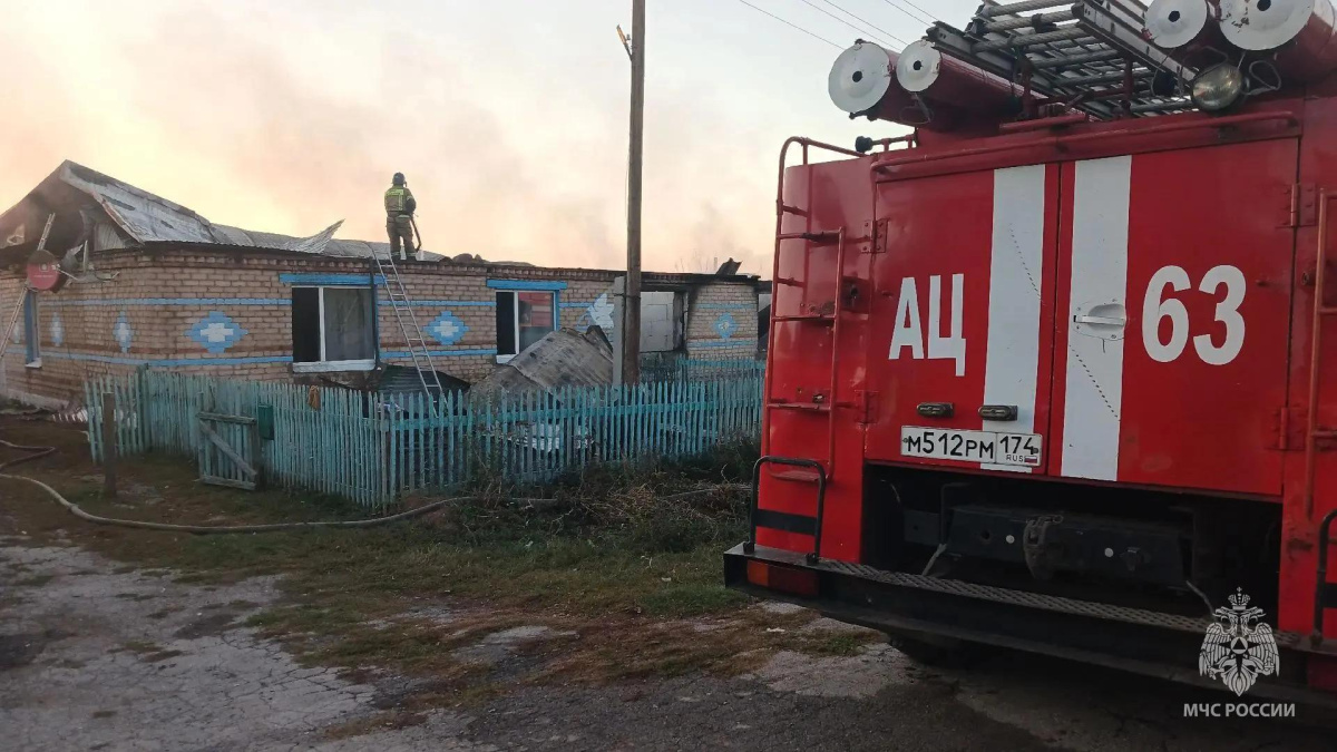 Два человека погибли при пожаре в дуплексе на юге Челябинской области*
