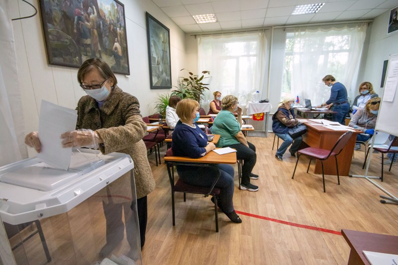 В Челябинской области избирательные участки начали свою работу