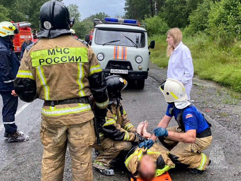 В МЧС раскрыли подробности тушения бензовоза на трассе в Челябинской области*
