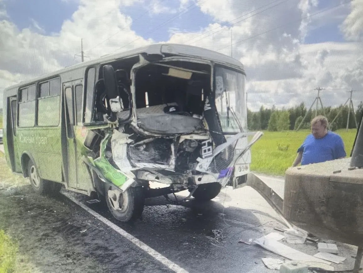Челябинский Следком проверит перевозчика с автобусом после аварии с погрузчиком*