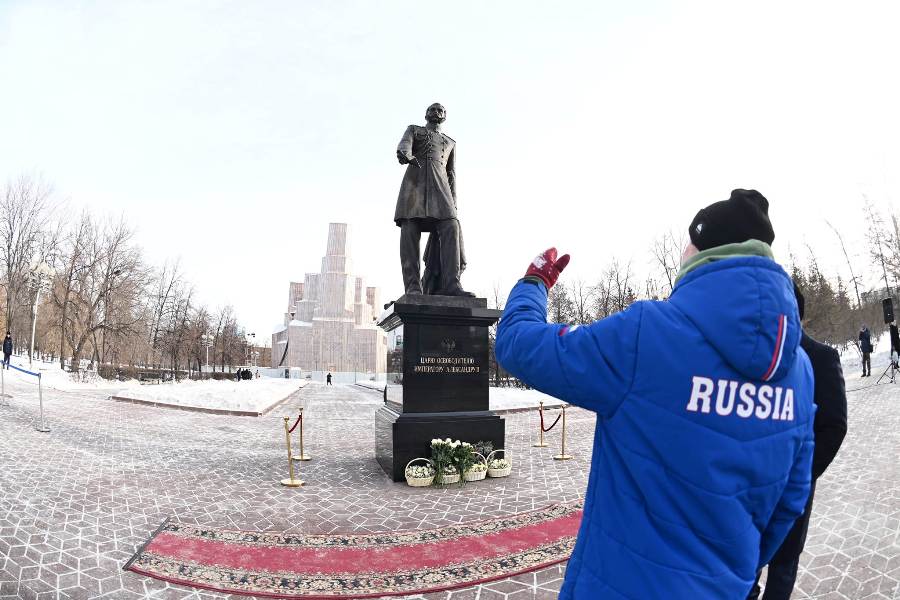 Возле храма Челябинска открыли памятник царю-освободителю