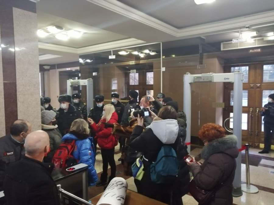 Антиваксеры надавали пощечин охраннику во время штурма ЗСО в Челябинске