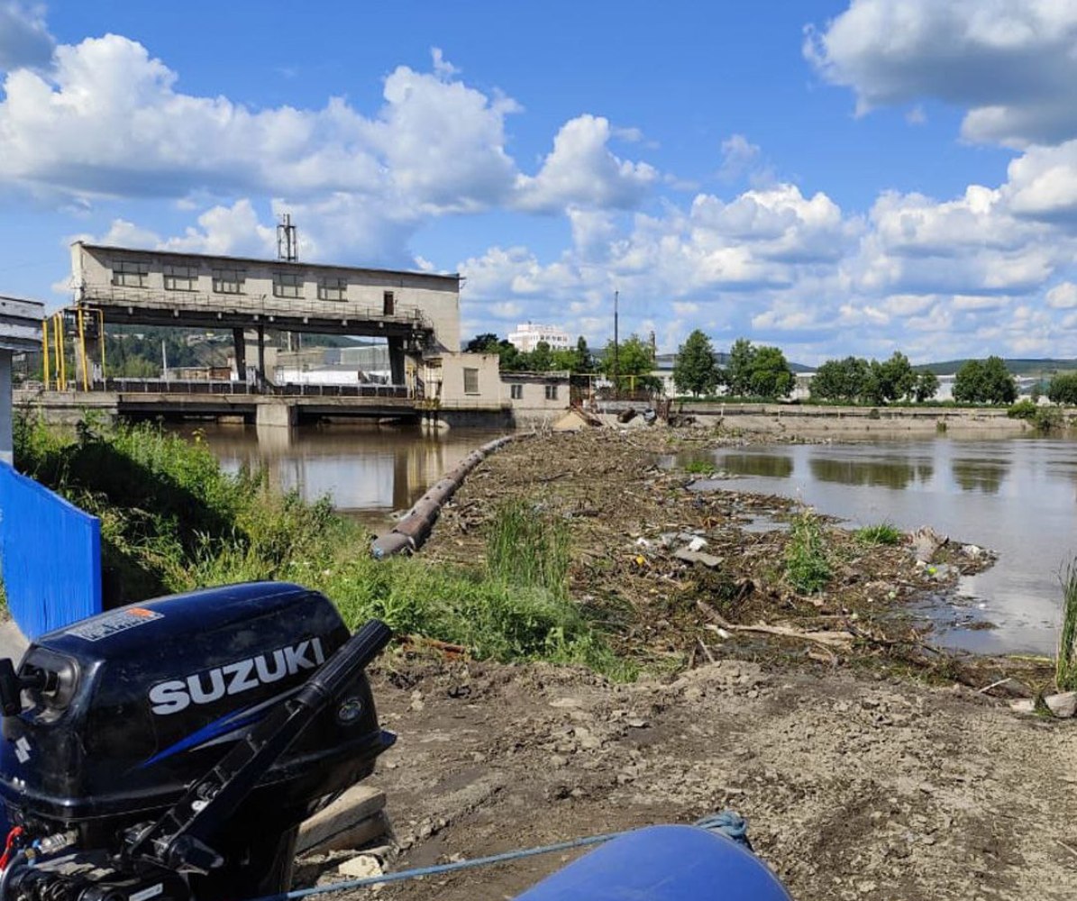 В Усть-Катаве предотвратили разрушение плотины из-за обильных осадков*