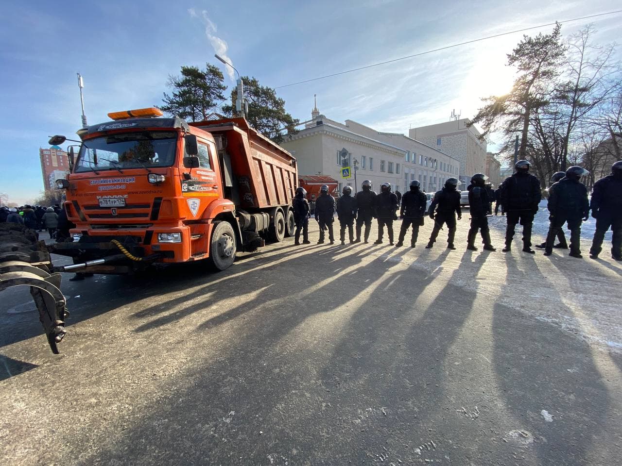 Участников уличной акции в Челябинске просят разойтись