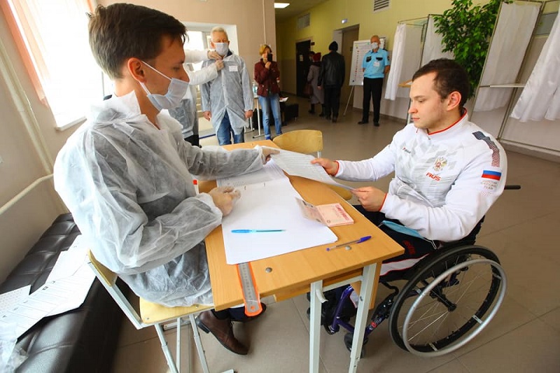 Обладатель паралимпийского золота отдал голос на выборах в Госдуму