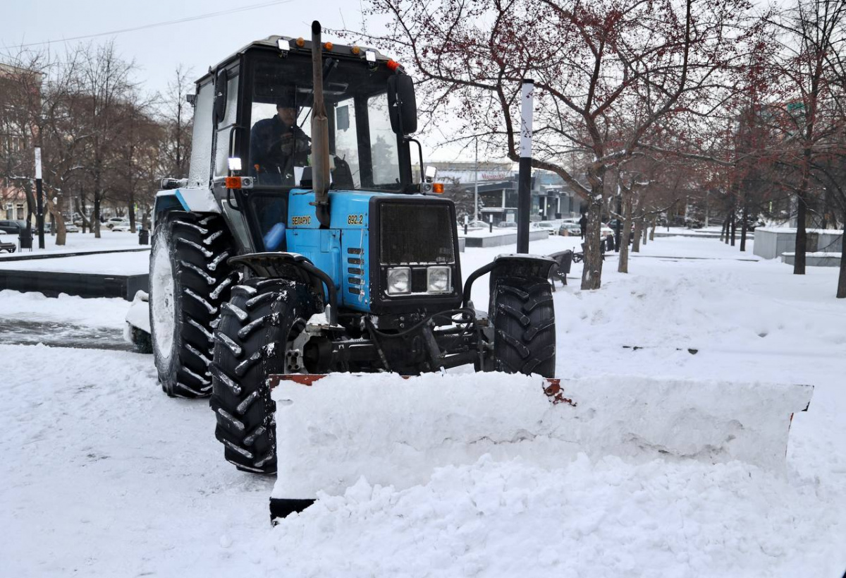 Мэр Челябинска поручил усилить уборку снега и вывоз мусора*