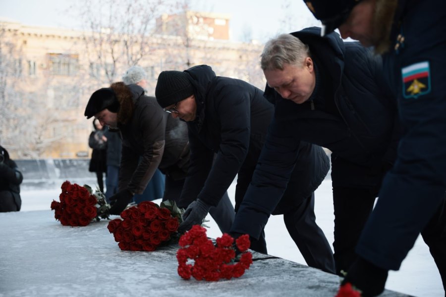 Алексей Текслер возложил цветы в День Героев Отечества