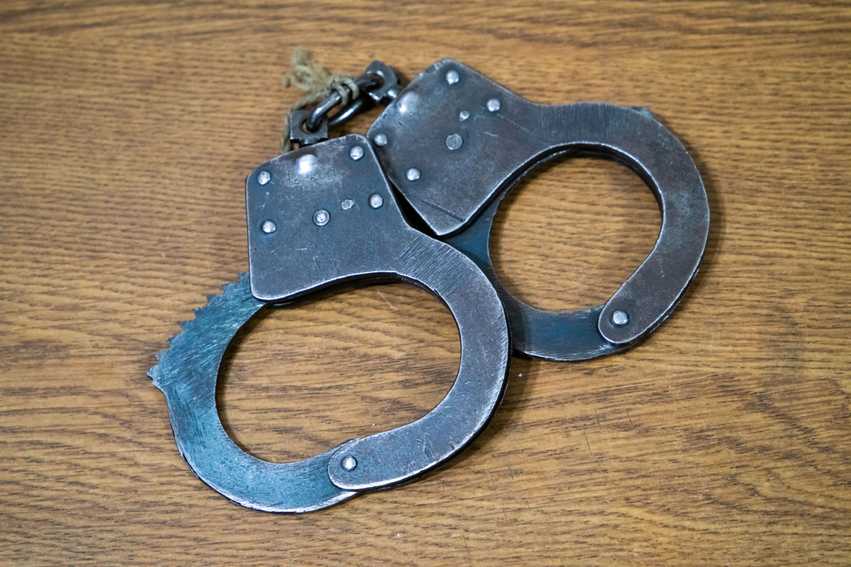 Полиция задержала двух челябинок с 230 граммами растительного наркотика*