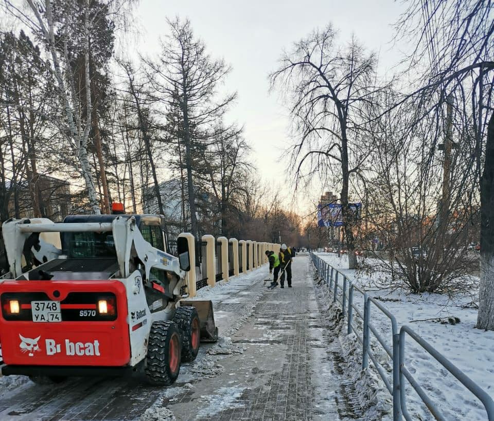 158 спецмашин чистят Челябинск от снега