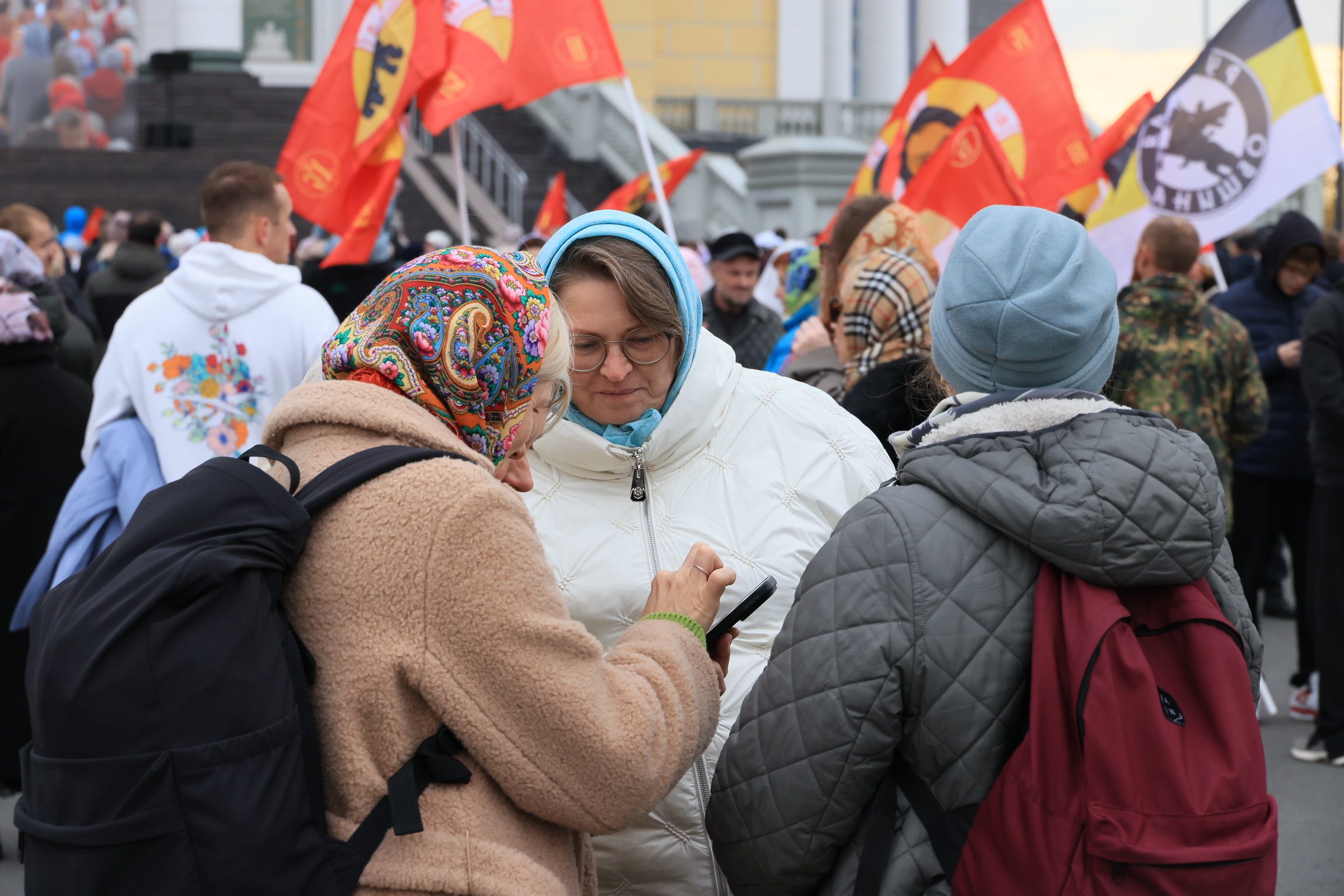 Многотысячный Крестный ход проследовал по улицам Челябинска