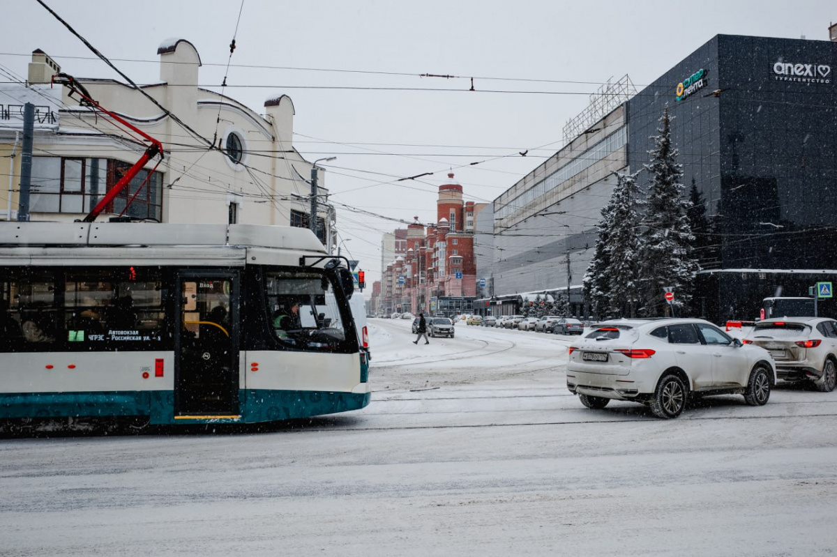 В Челябинске за час дважды закрыли движение трамваев из-за ДТП*1