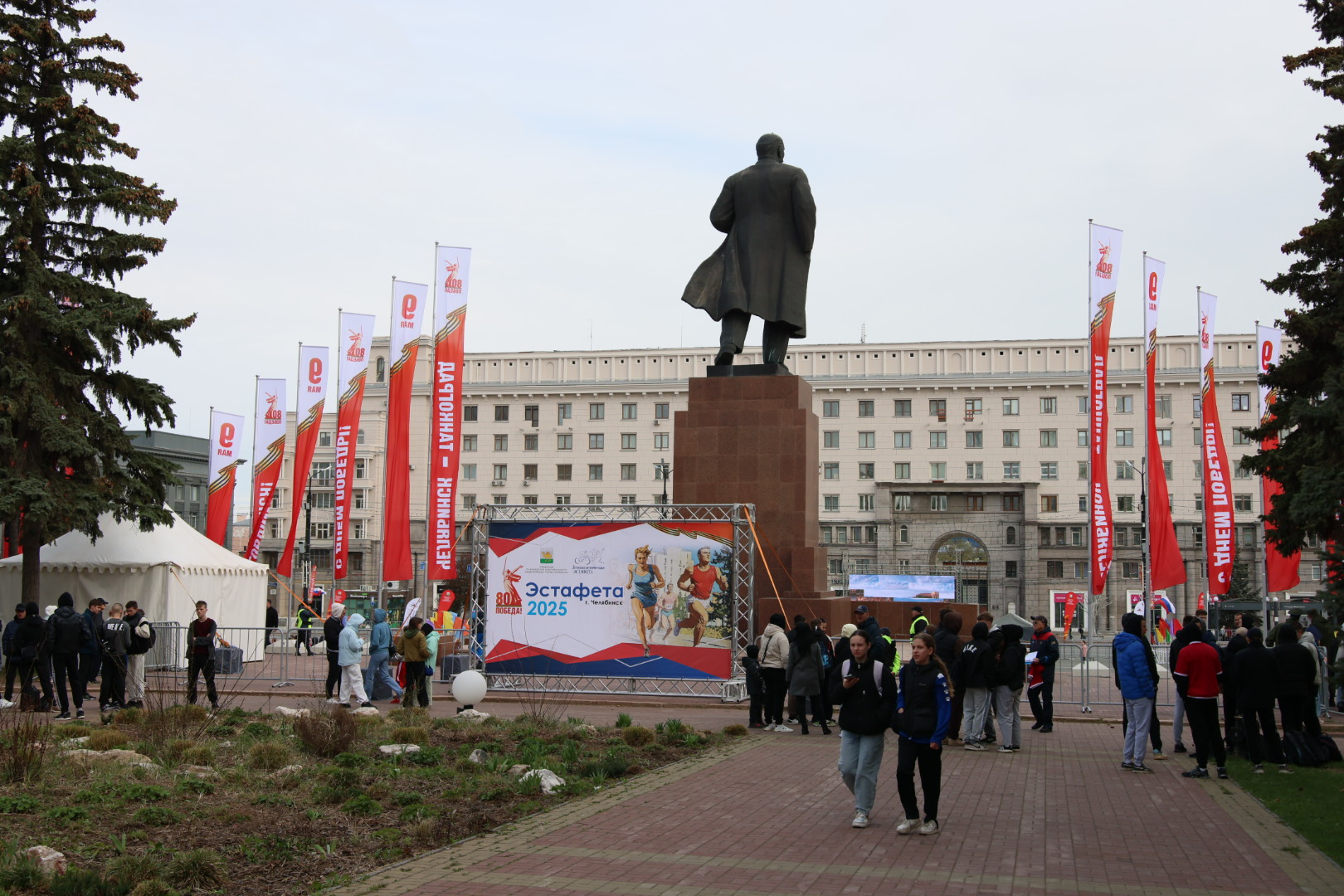 Свыше 5 тысяч участников собрала традиционная эстафета в центре Челябинска