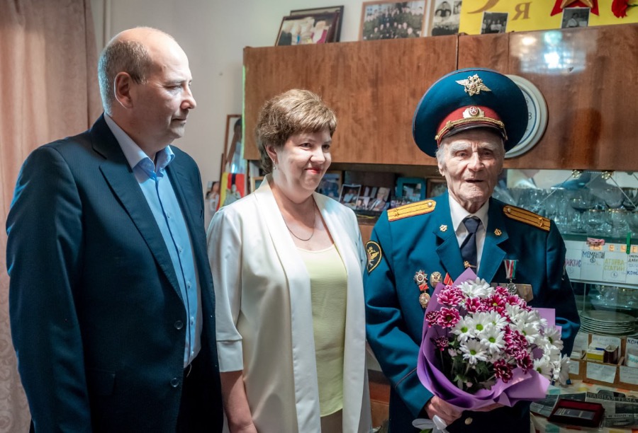 Челябинского ветерана наградили медалью от губернатора Белгородской области*1