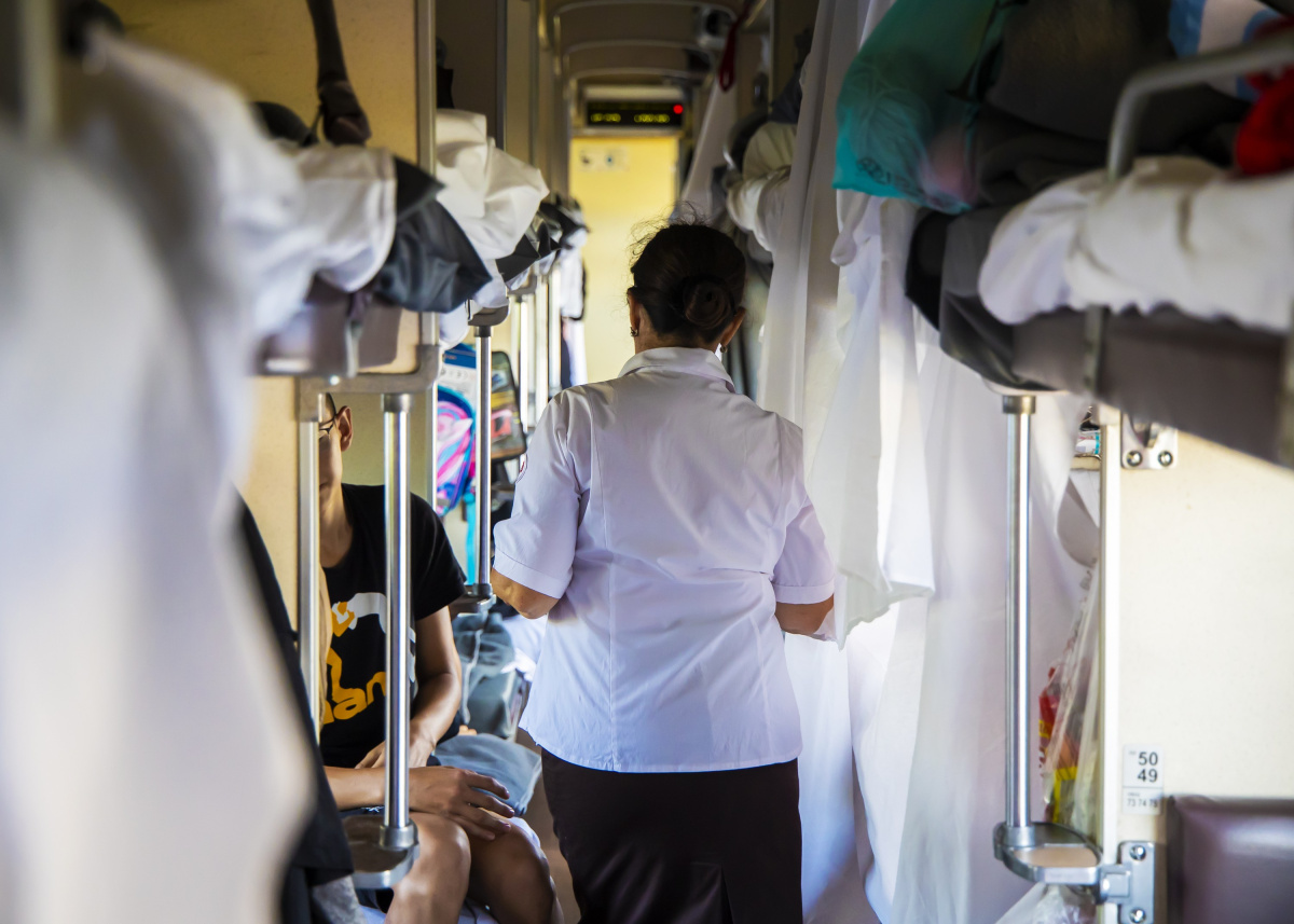 Перевернувшийся поезд вёз 60 челябинских детей: серьёзных травм ни у кого нет*