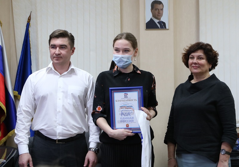 Челябинских студентов наградили за помощь во время пандемии
