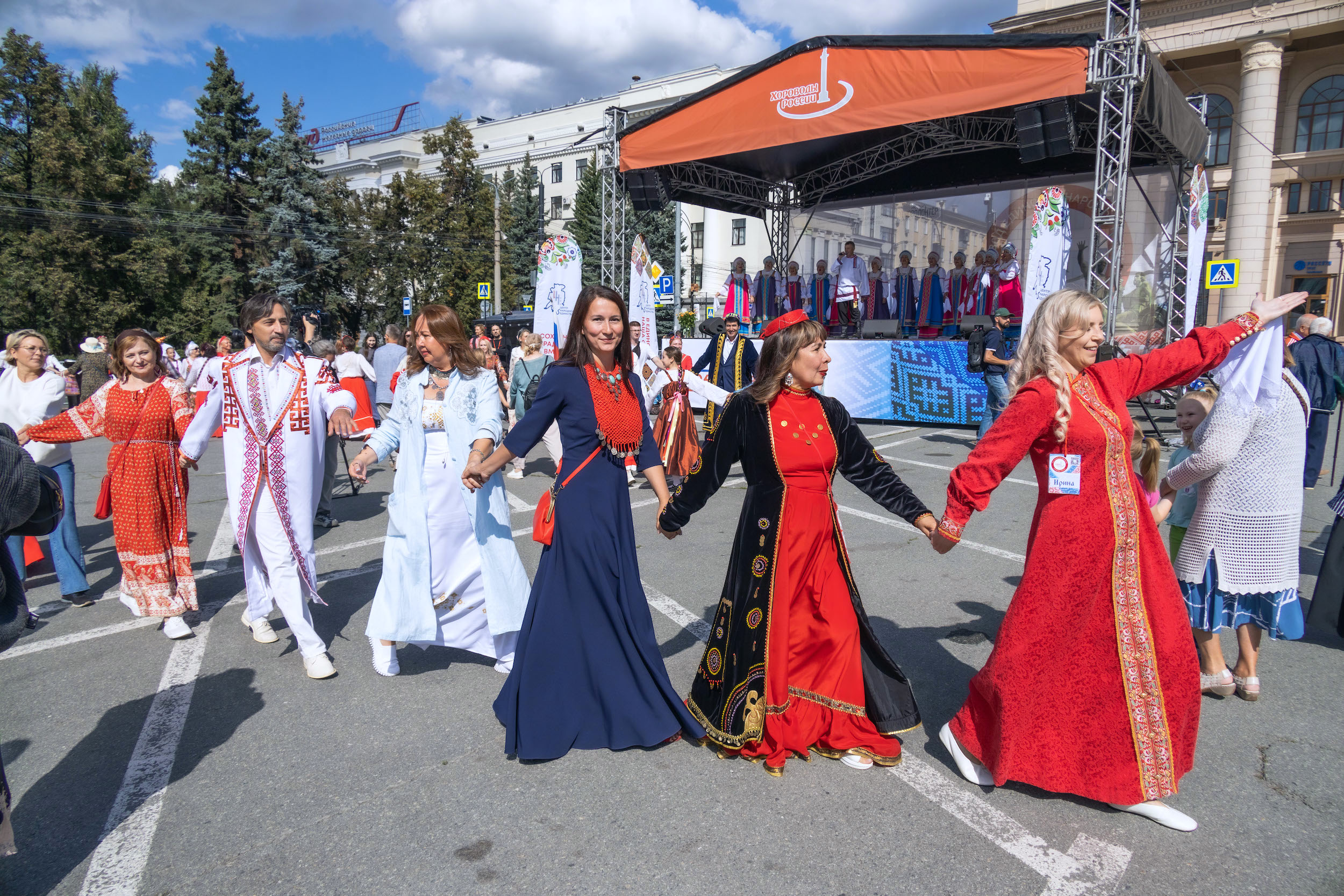 Челябинск превратился в хороводную столицу России