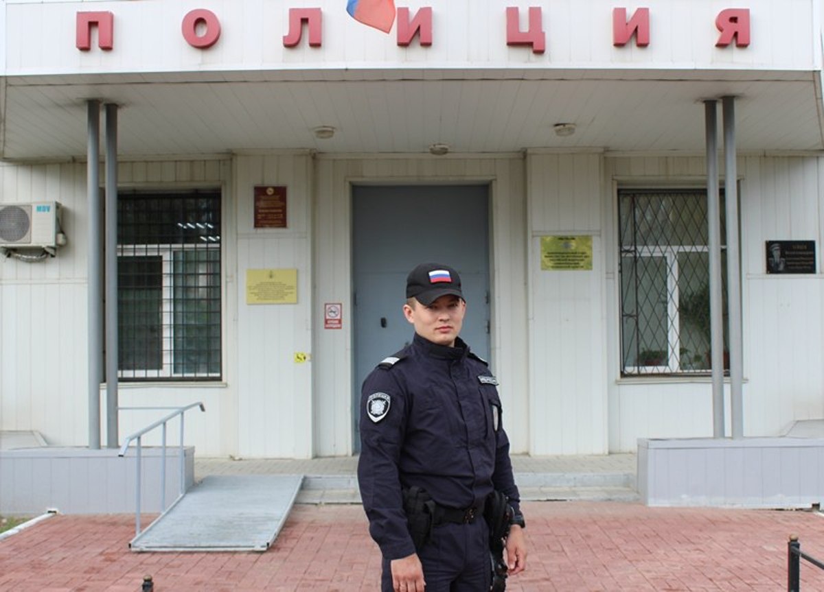 Полицейский помог пенсионерке, сбитой внедорожником в Челябинской области*