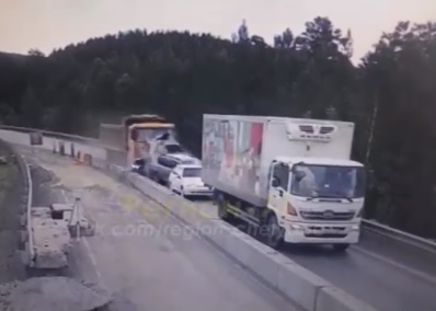 Шокирующее ДТП с грузовиком и пятью авто на М5 попало на видео