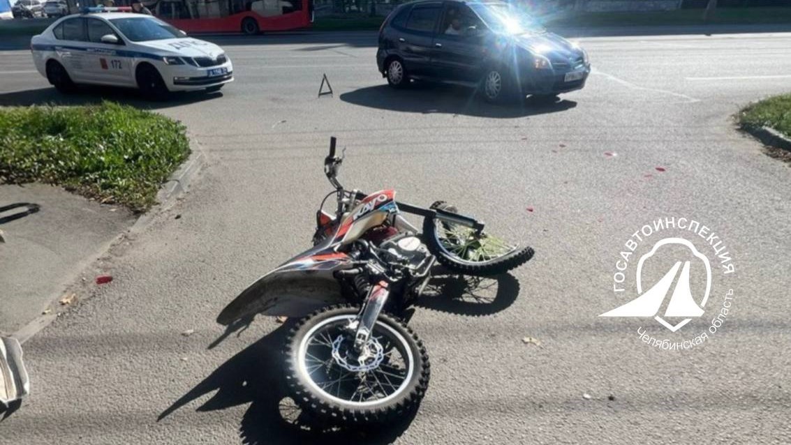 19-летний мотоциклист врезался в автомобиль на «выделенке» в Челябинске*
