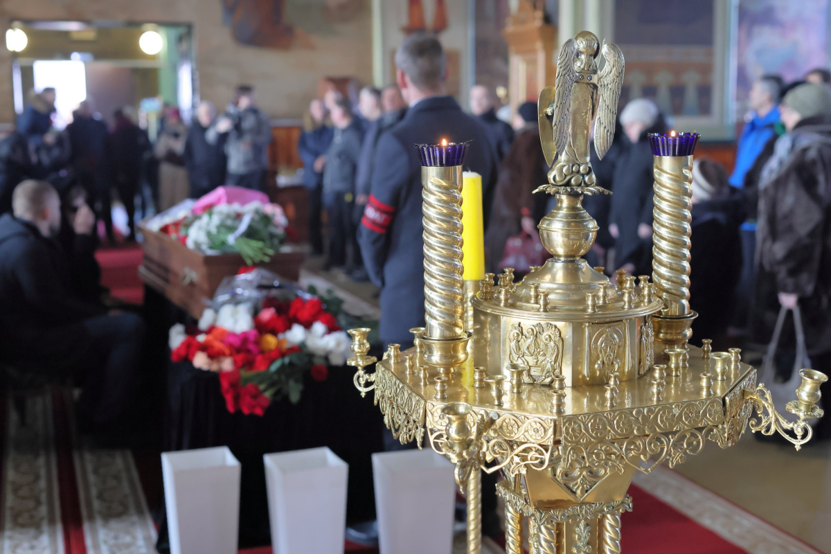 В Челябинске прошло многолюдное прощание с Ростиславом Геппом*1