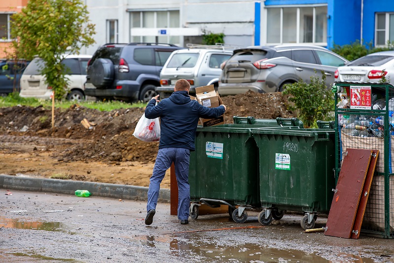 В Челябинской области женщине помогли найти документы среди 6 тонн мусора
