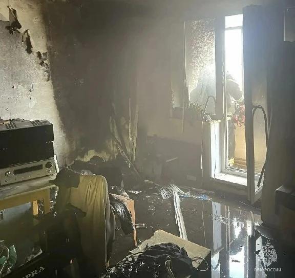 Пожарные в Челябинске вынесли старичка на руках с 10 этажа*