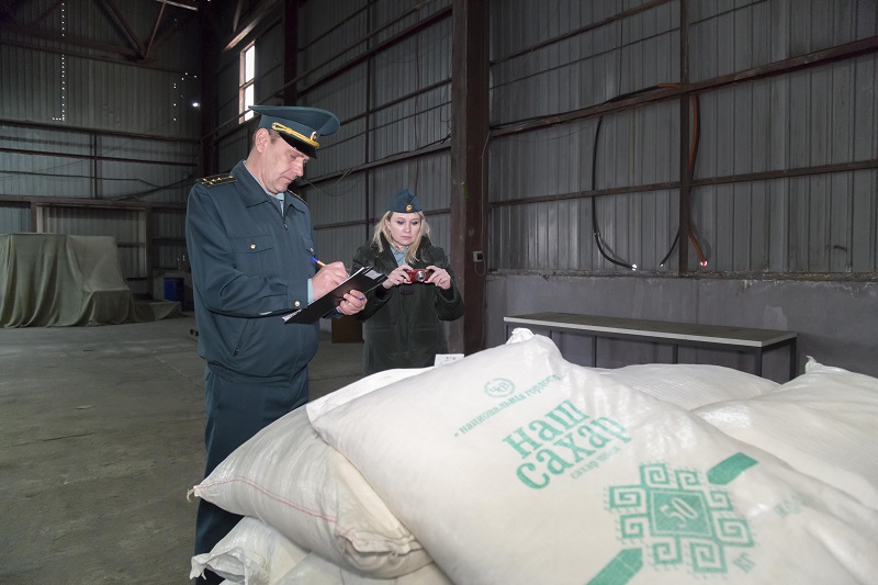 Из Челябинской области пытались вывезти 130 тонн сахара под видом соли