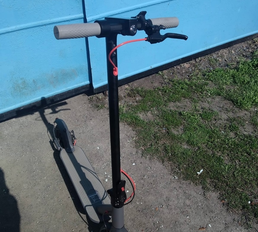Школьник на электросамокате врезался в столб в Челябинской области*