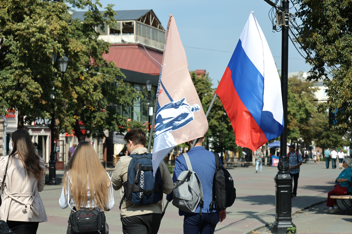 Челябинца задержали за похищенный со столба флаг РФ*1