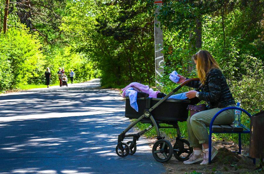 Работающим родителям в Челябинской области сохранят пособие по уходу за ребенком*1