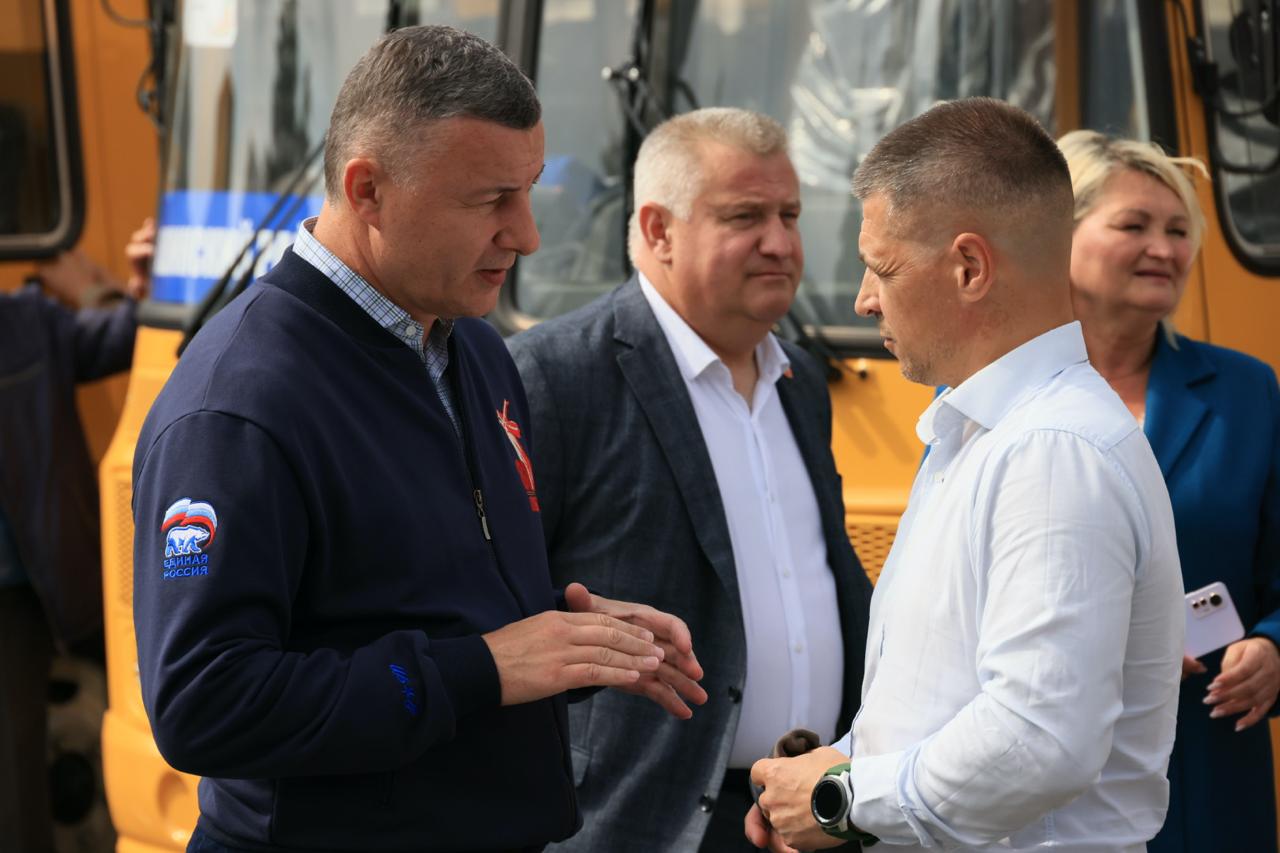 42 новеньких автобуса будут возить школьников Челябинской области