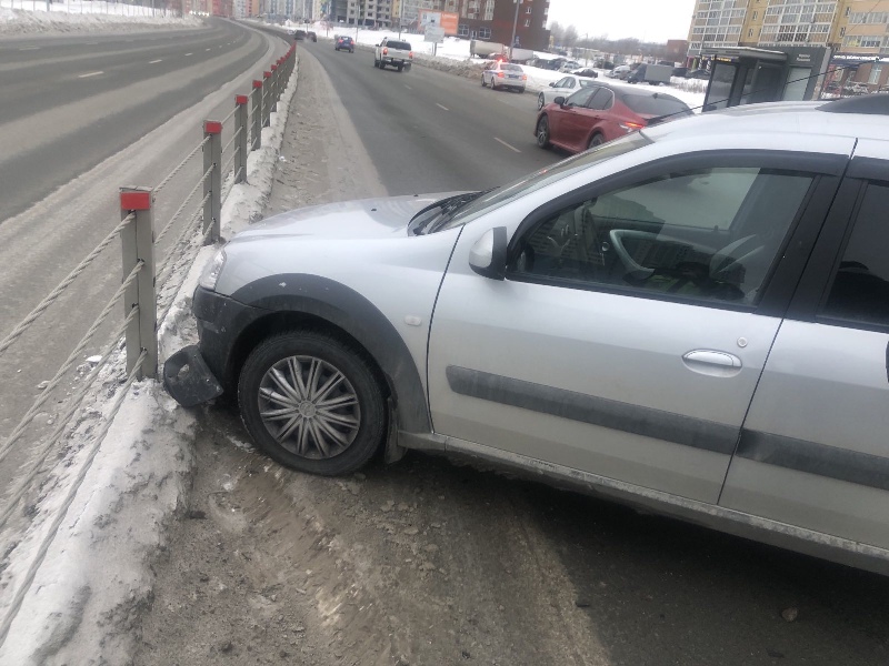 В Челябинске автоледи без прав устроила массовое ДТП 