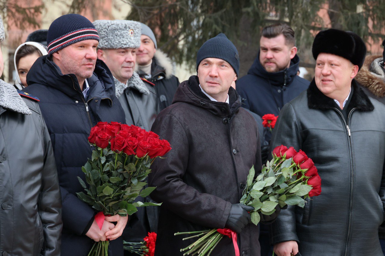 Алексей Лошкин поздравил челябинцев с Днем защитника Отечества*1