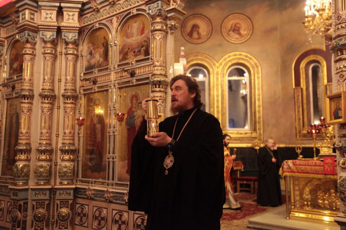 Благодатный огонь доставят в два собора Челябинска*1