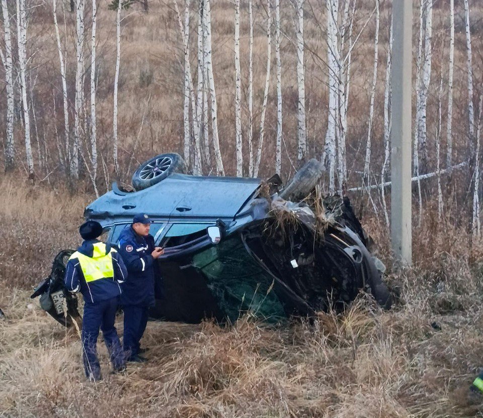 Автомобиль вылетел с дороги и сильно разбился в Челябинской области*