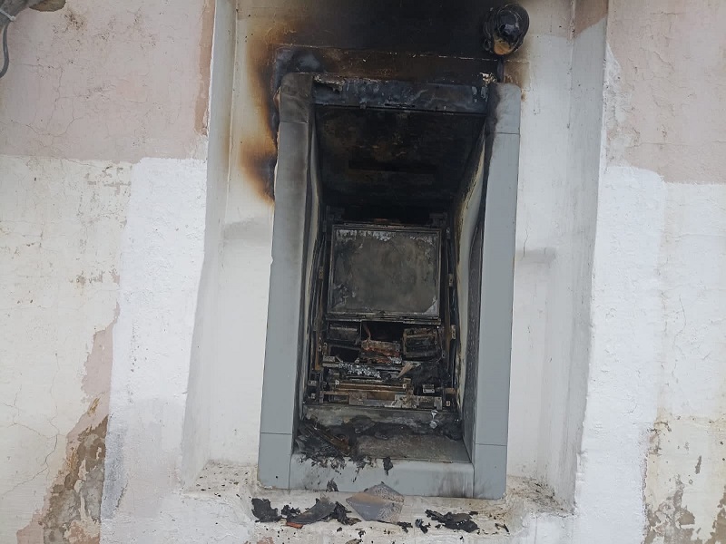 Южноуралец сжег банкомат с 1,5 млн рублей в Челябинской области