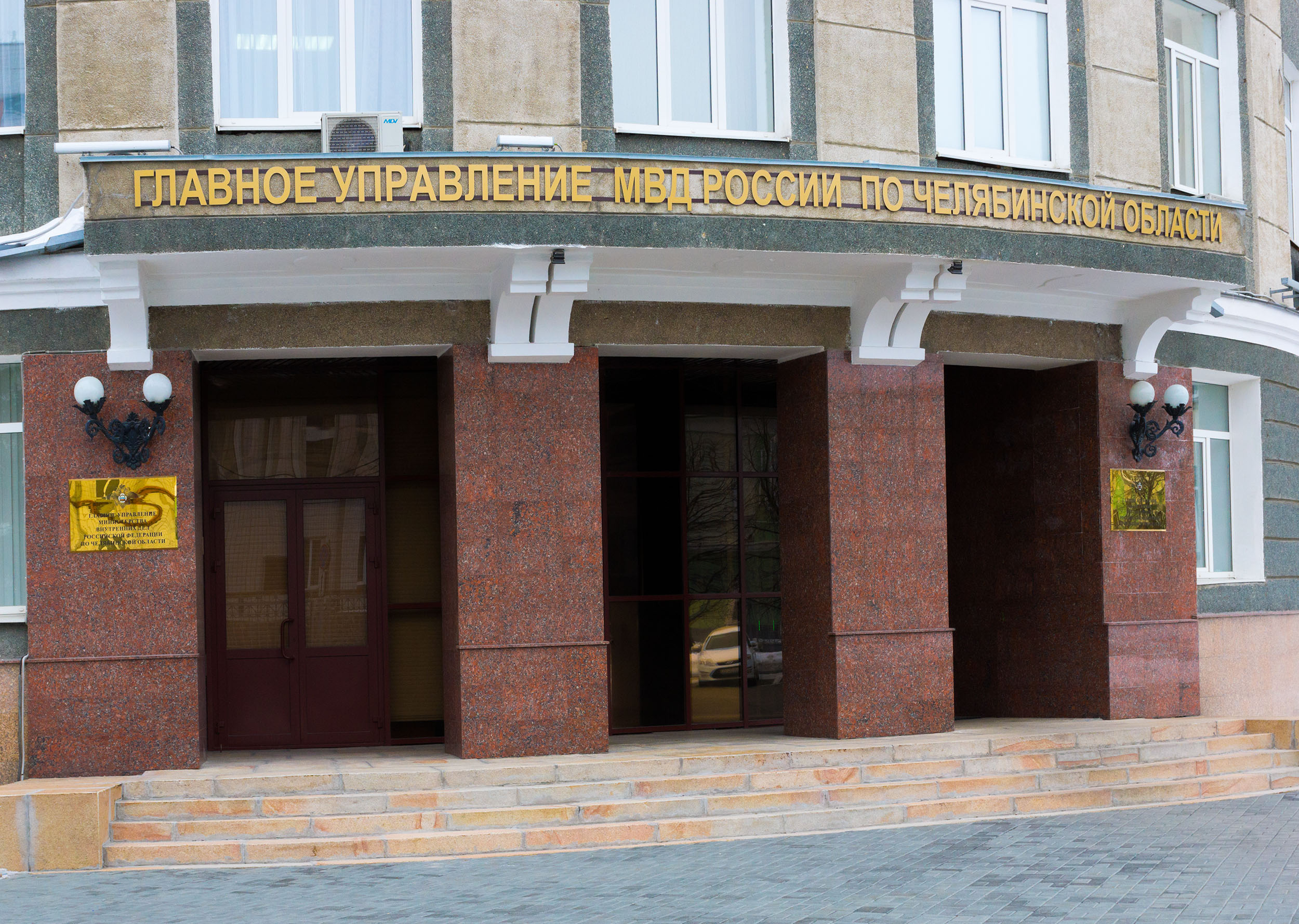 Челябинский суд арестовал полицейского, уличенного в получении взятки квартирой*1