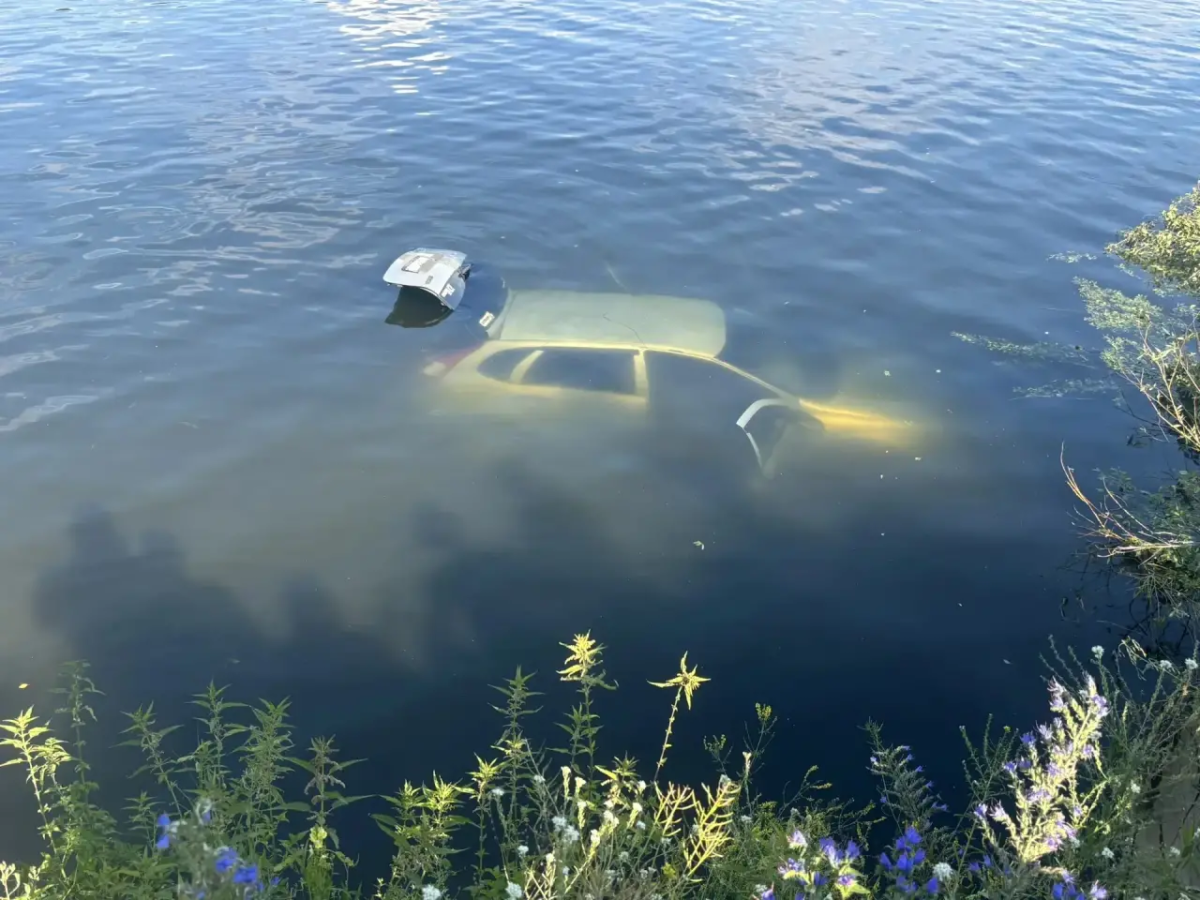 В Челябинске водитель утопила Ладу Калину в Изумрудном карьере*