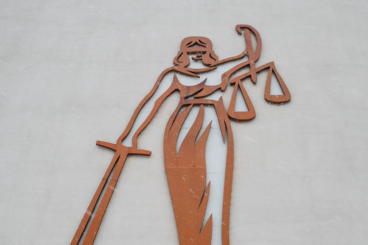 В Магнитогорске трое «выпускников» получили уголовные дела за покупку дипломов*